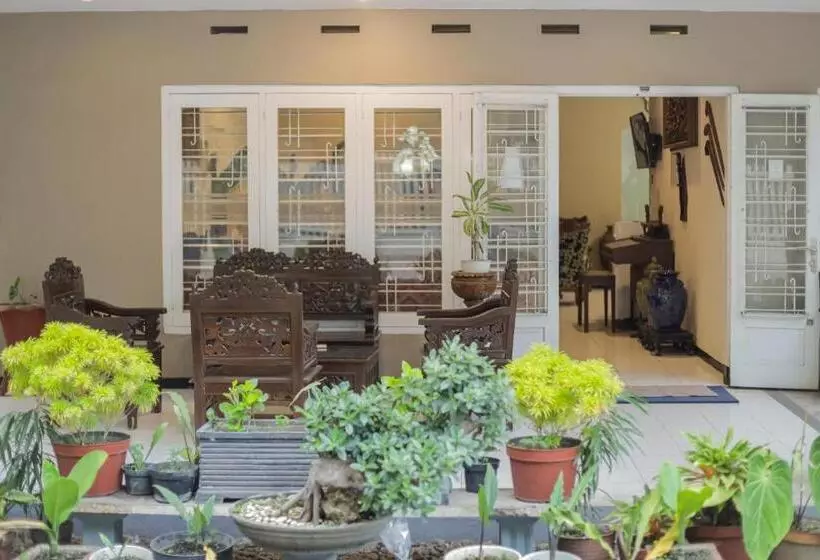Hotelli Reddoorz Plus At Swun Stay Raya Langsep