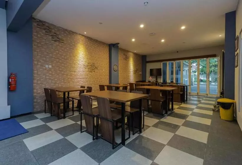 Hotelli Reddoorz Plus At Swun Stay Raya Langsep