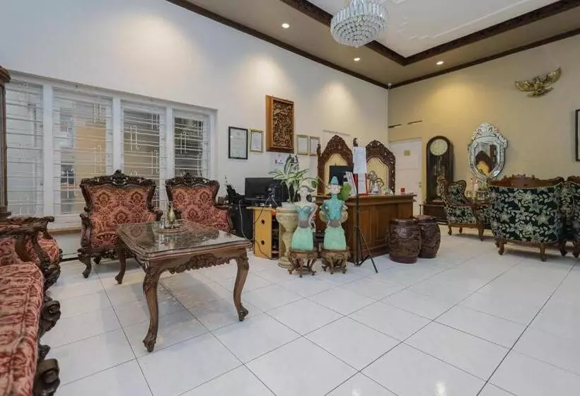 Hotelli Reddoorz Plus At Swun Stay Raya Langsep