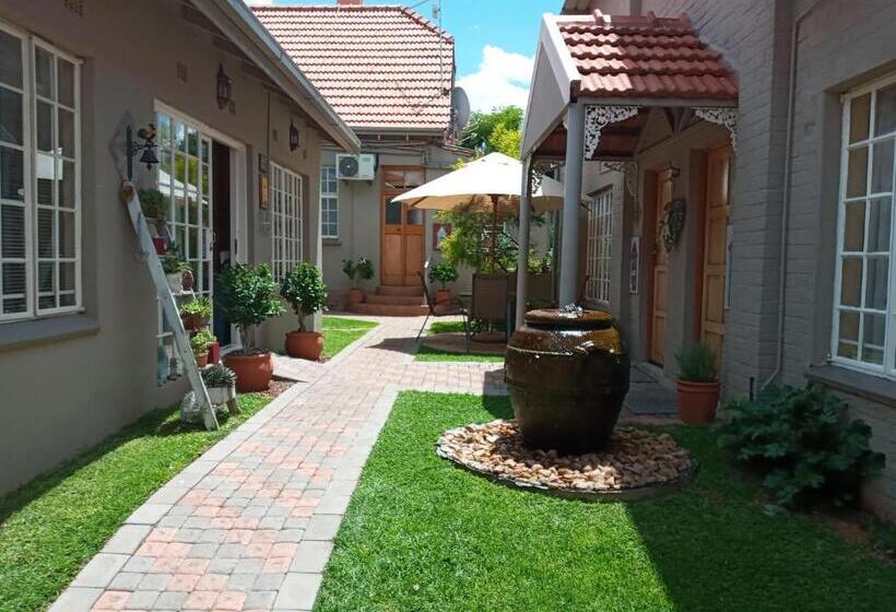 פנסיון 75 On Milner Lodge