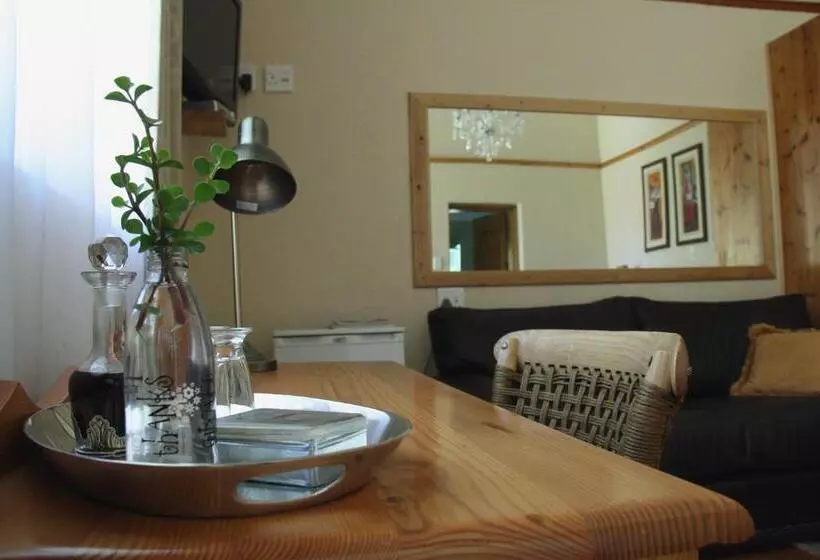 Majatalo 75 On Milner Lodge