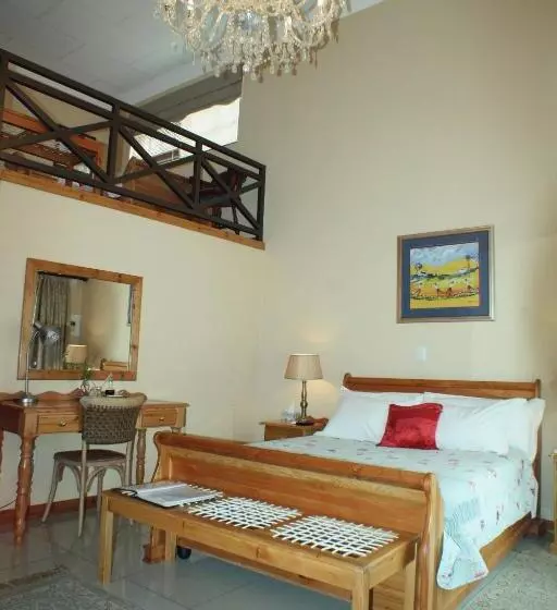 Majatalo 75 On Milner Lodge