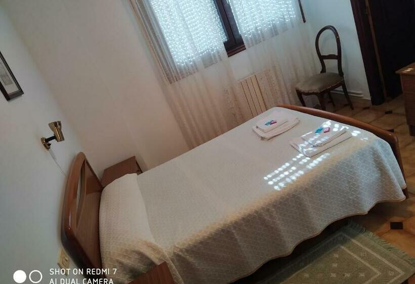 פנסיון Hostal Padornelo