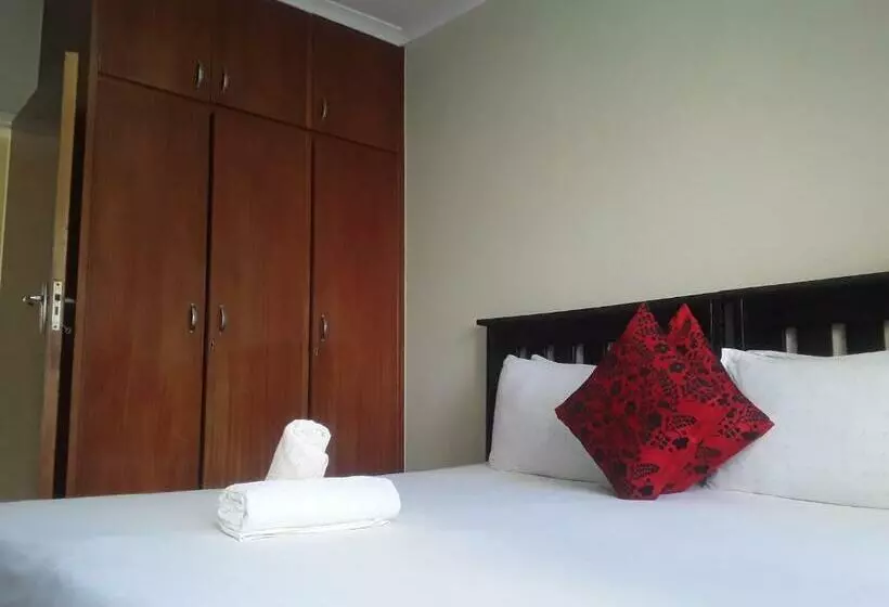 Majatalo Kuyasa Guesthouse