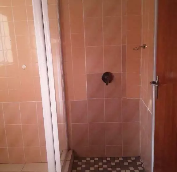 Majatalo Kuyasa Guesthouse