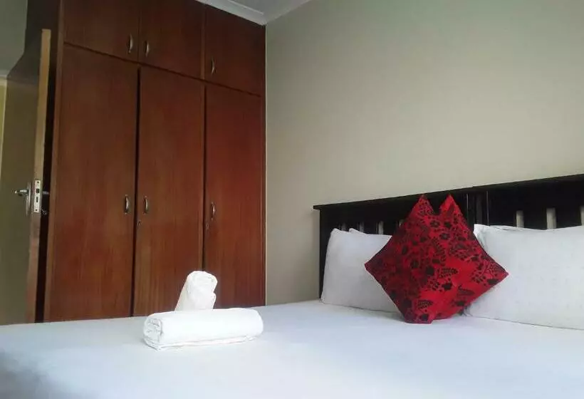 Majatalo Kuyasa Guesthouse