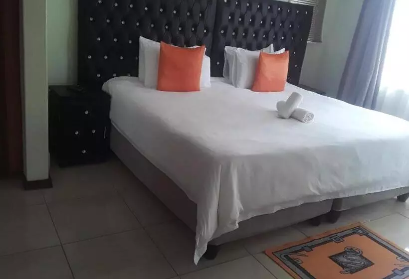 Majatalo Kuyasa Guesthouse