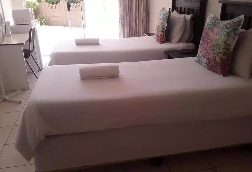 Majatalo Kuyasa Guesthouse