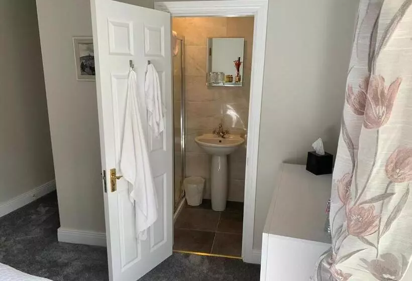 Majatalo Madelines Accommodation