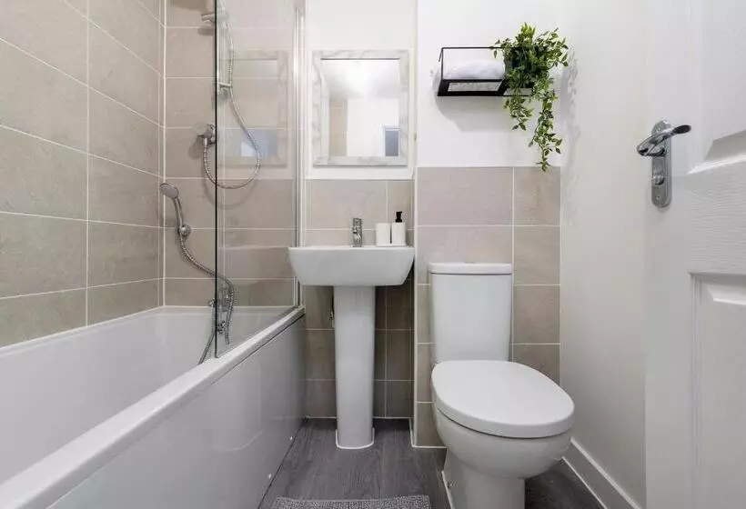 ペンション The Holt Ideal For Contractors 2 Bedrooms Parking