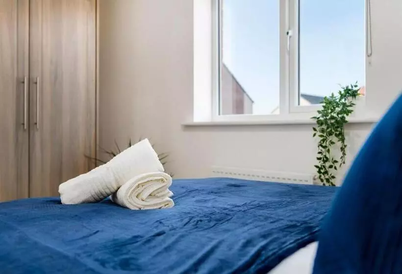 ペンション The Holt Ideal For Contractors 2 Bedrooms Parking