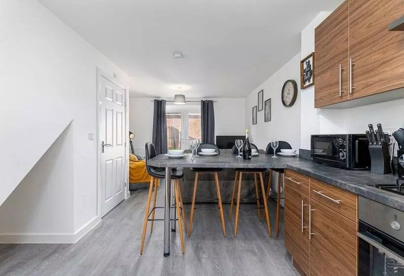 ペンション The Holt Ideal For Contractors 2 Bedrooms Parking