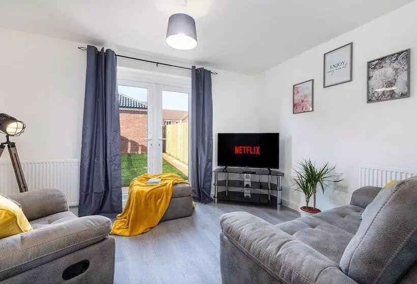 ペンション The Holt Ideal For Contractors 2 Bedrooms Parking