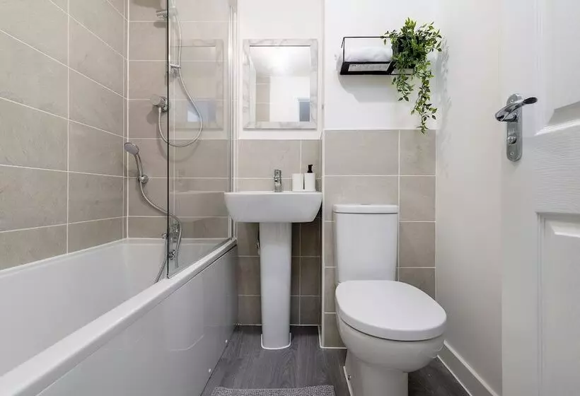 ペンション The Holt Ideal For Contractors 2 Bedrooms Parking