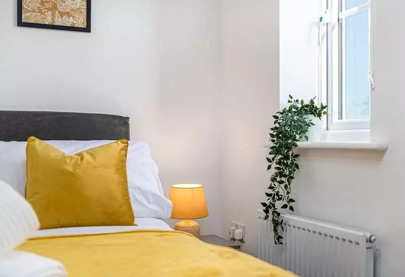 ペンション The Holt Ideal For Contractors 2 Bedrooms Parking