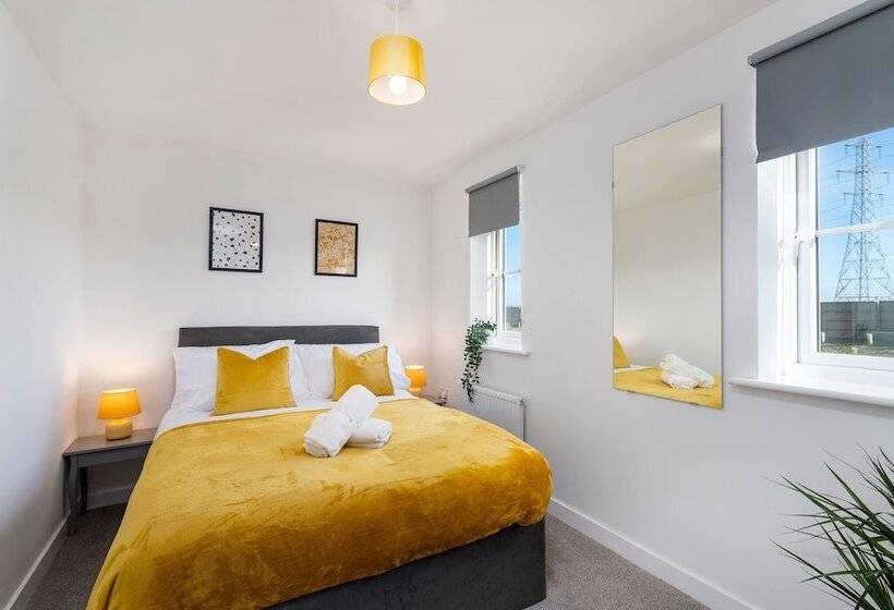 פנסיון The Holt Ideal For Contractors 2 Bedrooms Parking