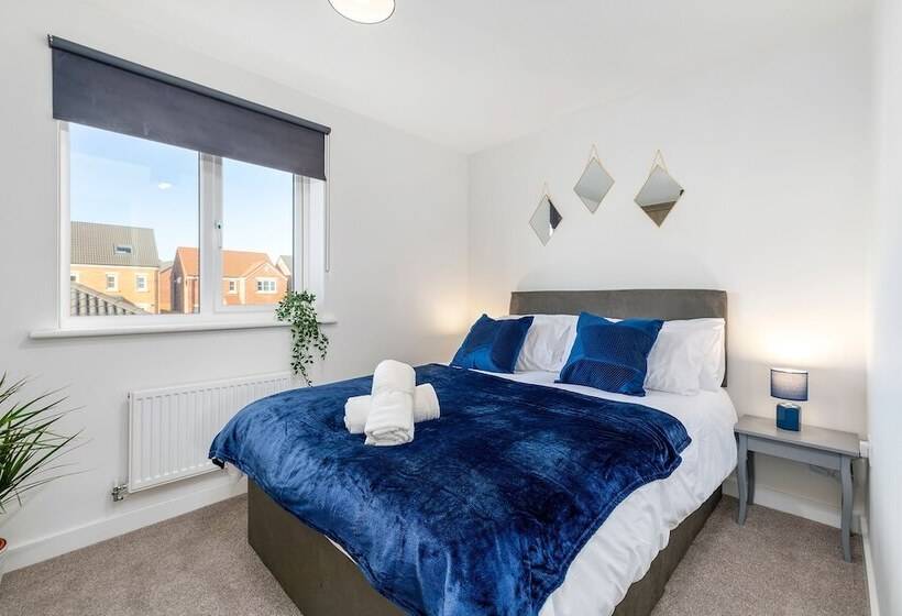 פנסיון The Holt Ideal For Contractors 2 Bedrooms Parking