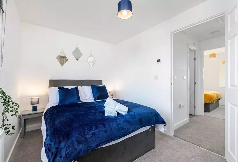 ペンション The Holt Ideal For Contractors 2 Bedrooms Parking