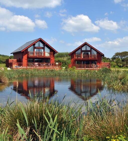 Swallow Lodge With Hot Tub, Dogs Welcome Sleeps 8, Great Resort Facilities