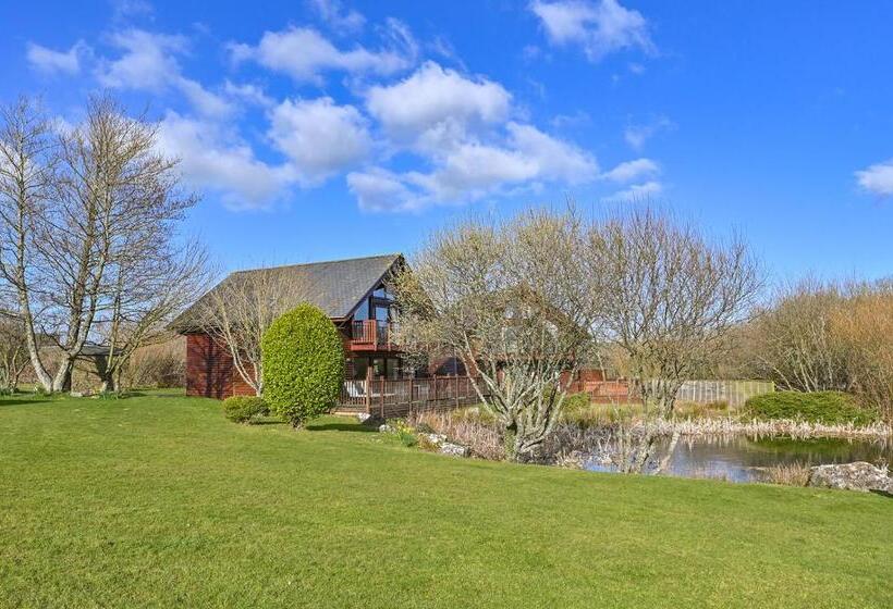 Swallow Lodge With Hot Tub, Dogs Welcome Sleeps 8, Great Resort Facilities