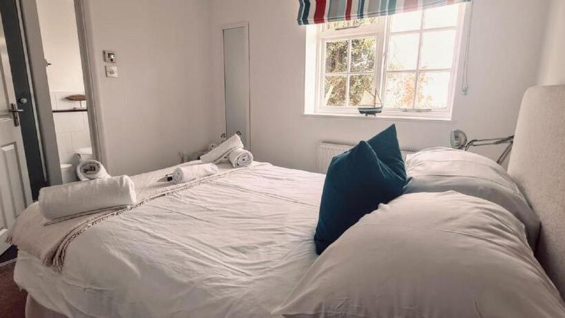 צימר Itchenor Sailing Club