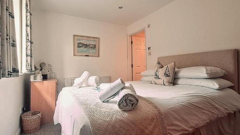 צימר Itchenor Sailing Club