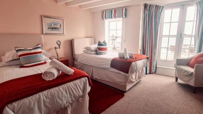 צימר Itchenor Sailing Club