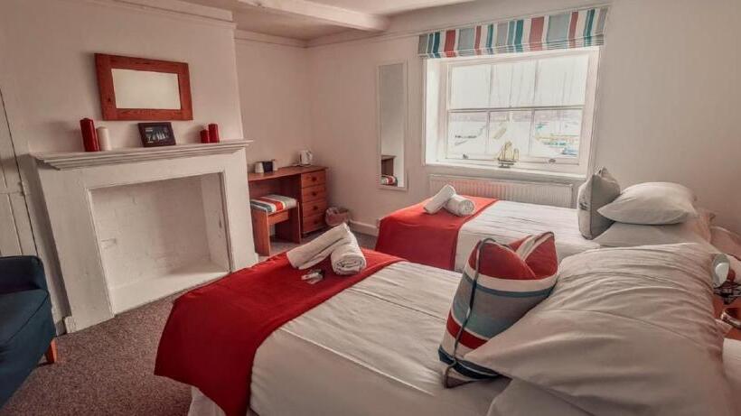 צימר Itchenor Sailing Club