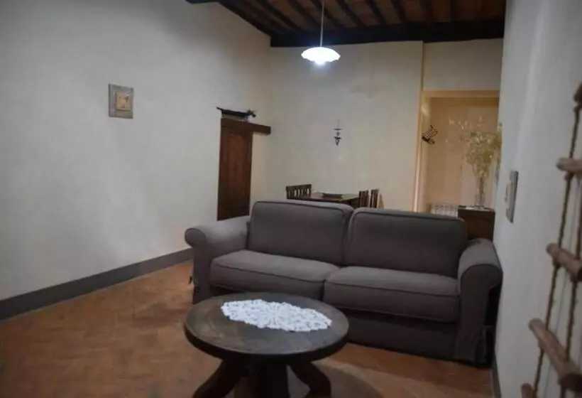Hotelli Agriturismo Poggio Ai Legni