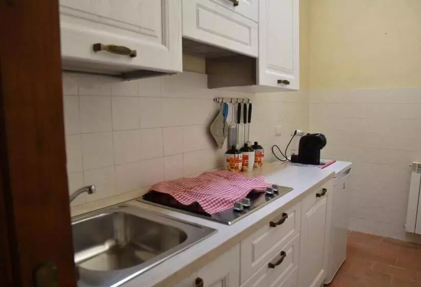Hotelli Agriturismo Poggio Ai Legni