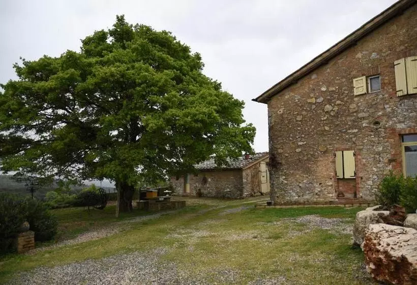 Hotelli Agriturismo Poggio Ai Legni