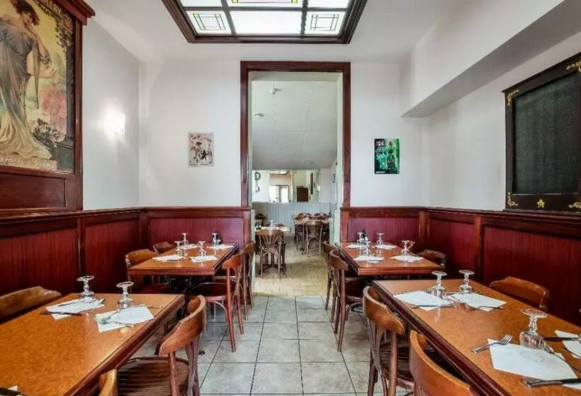 ホテル Aux Bons Amis