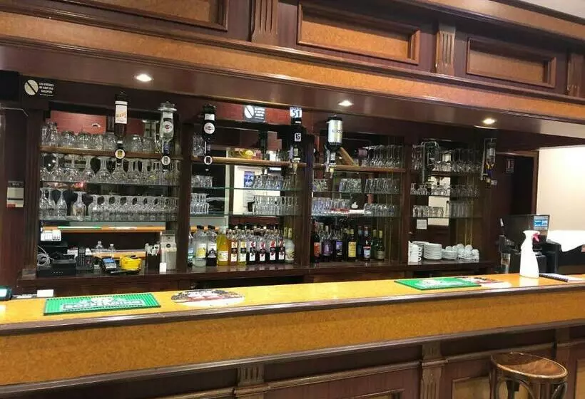 ホテル Aux Bons Amis