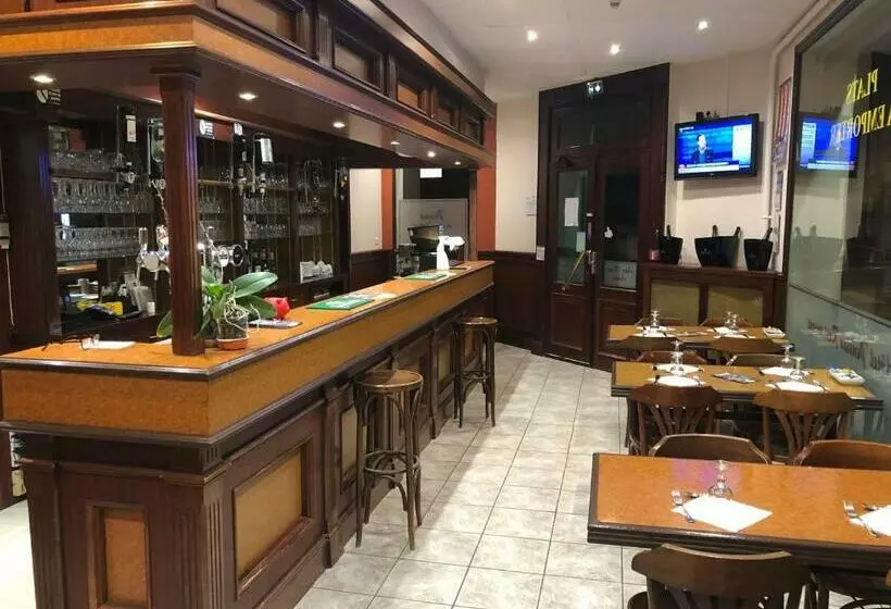 ホテル Aux Bons Amis