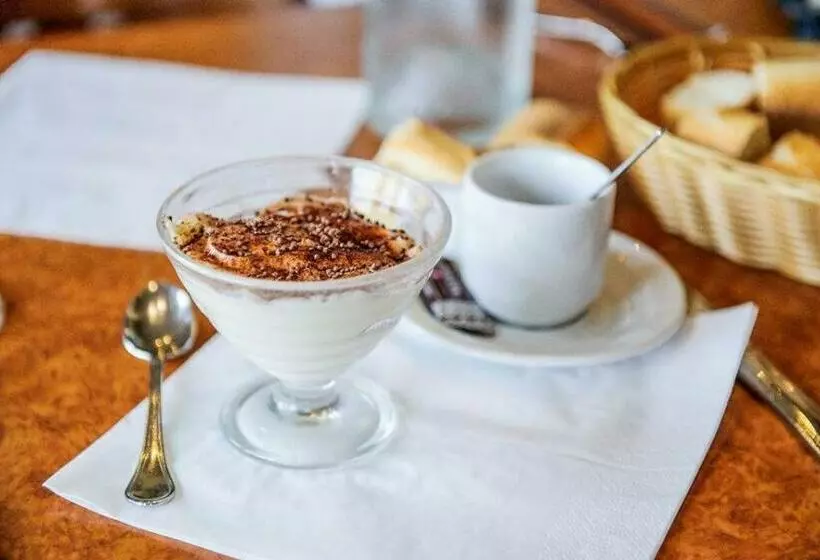 ホテル Aux Bons Amis