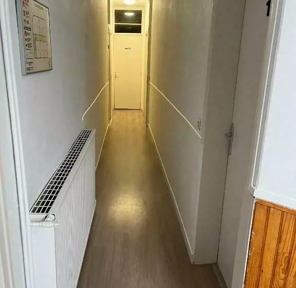 ホテル Aux Bons Amis