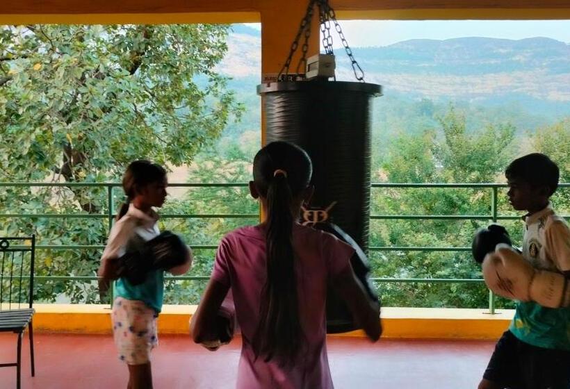 Hotell King S Landing, An Indigenous Experience