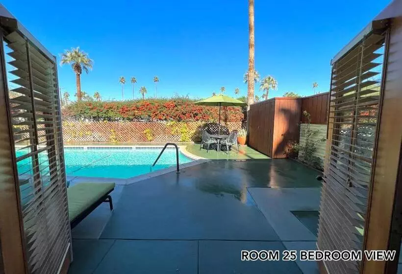 Atrium Palm Springs   G A Y Mens Resort