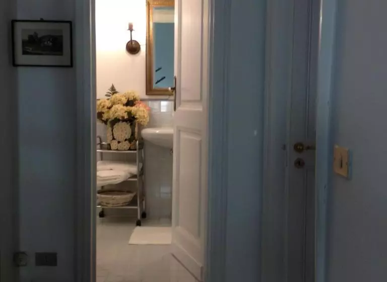 تختخواب و صبحانه Magnolia