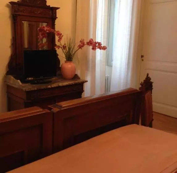 تختخواب و صبحانه Magnolia