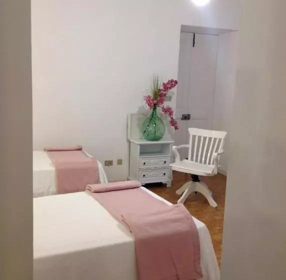 تختخواب و صبحانه Magnolia