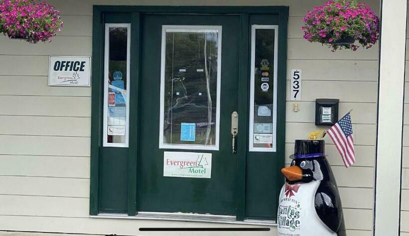 Evergreen Motel