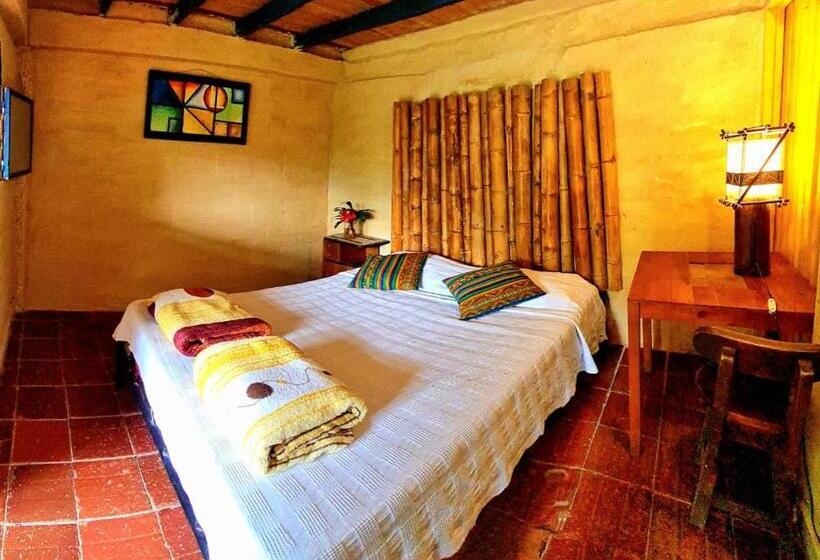 Szálloda Hospedaje Pance Arí Munani Reserva Natural