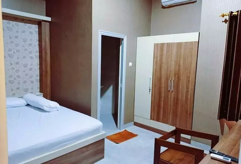 Hotelli Reddoorz Near Simpang Tujuh Kudus
