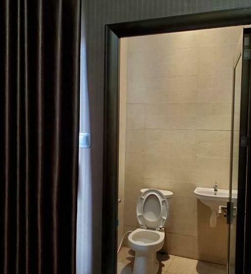 Otel Reddoorz Near Simpang Tujuh Kudus