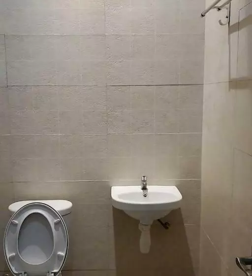 Hotelli Reddoorz Near Simpang Tujuh Kudus