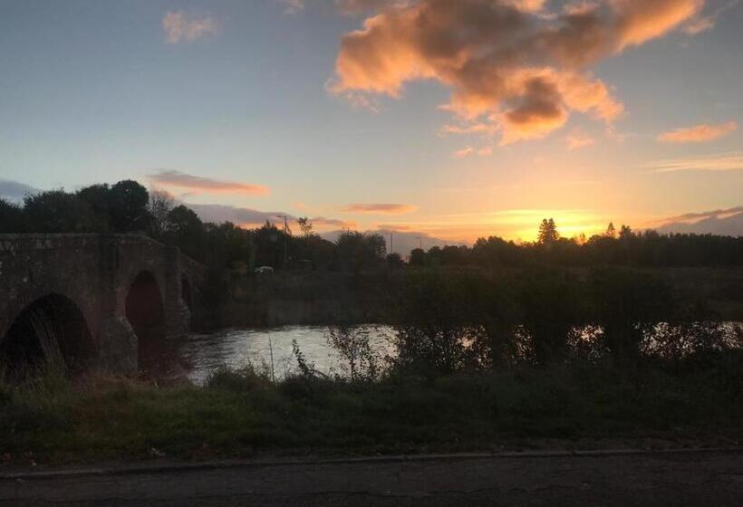 پانسیون The Tollhouse