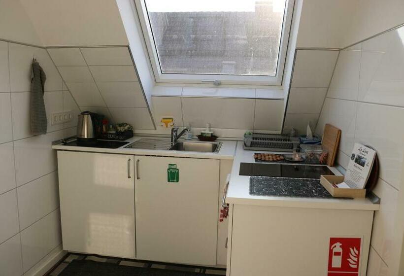 호스텔 Rooms In Düsseldorf Near The Airport/fair