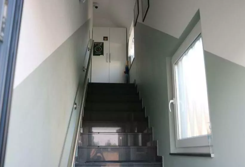 ユースホステル Rooms In Düsseldorf Near The Airport/fair