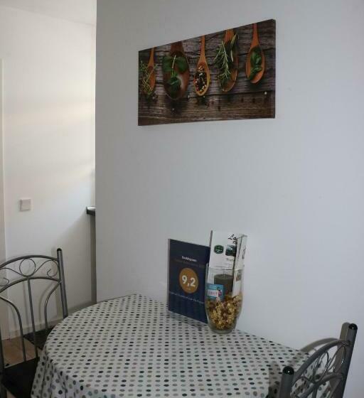 호스텔 Rooms In Düsseldorf Near The Airport/fair